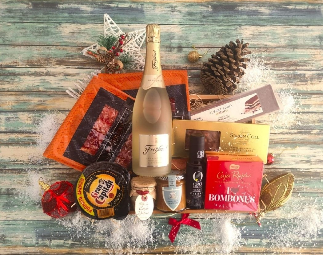 cesta-de-navidad-completa-con-cava.jpeg