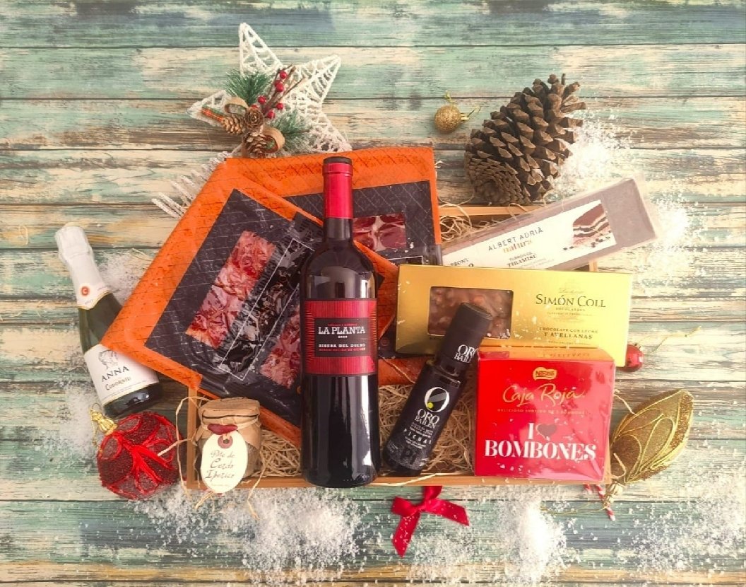 cesta-de-navidad-mixta-con-vino-tinto.jpeg