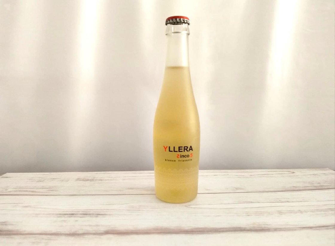 botella-pequeña-de-vino-blanco-aperitivos-sorpresa-a-domicilio.jpeg
