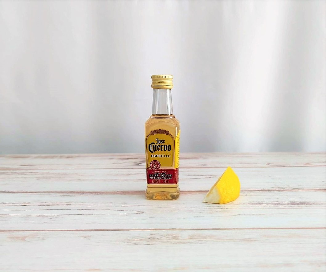 botellita-de-tequila-jose-cuervo-regalo-original.jpeg