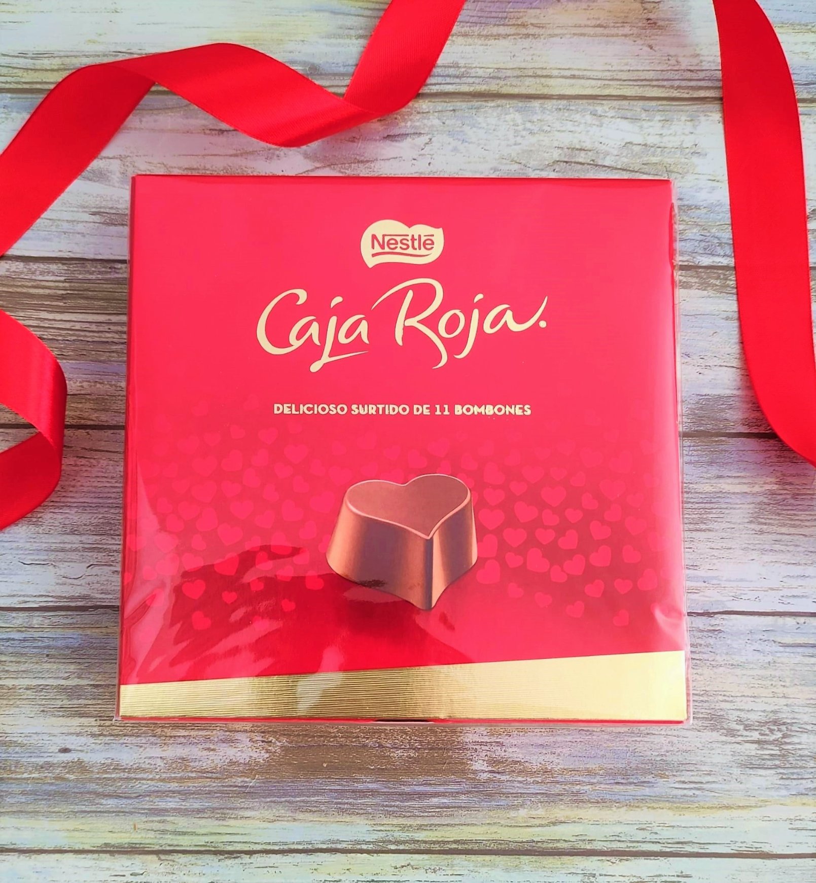 caja-de-bombones-de-chocolate-caja-roja-desayuno-a-domicilio.jpg
