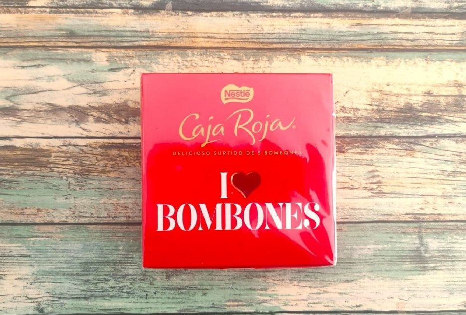 caja-de-bombones-nestlé-caja-roja-desayuno-a-domicilio.jpeg
