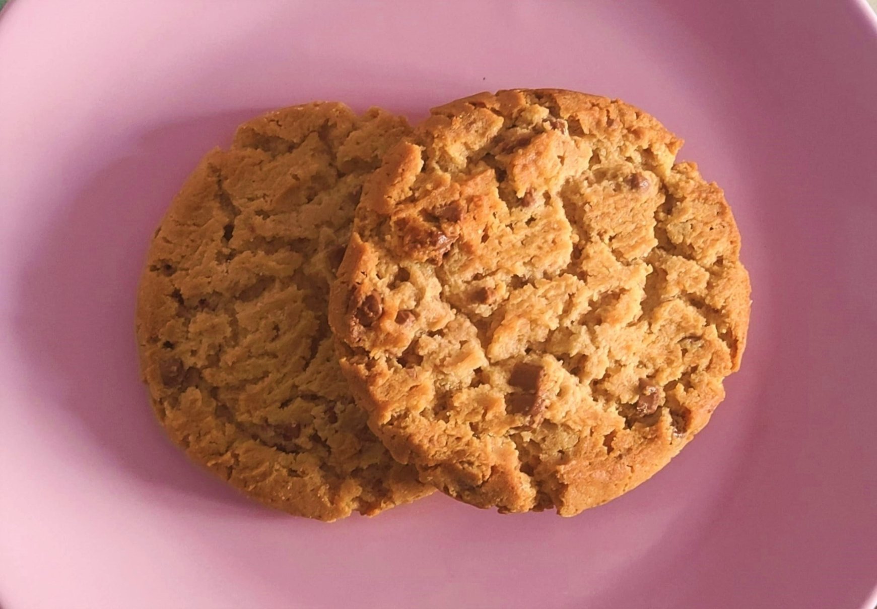 cookie-con-chips-de-chocolate-desayuno-a-domicilio.jpg