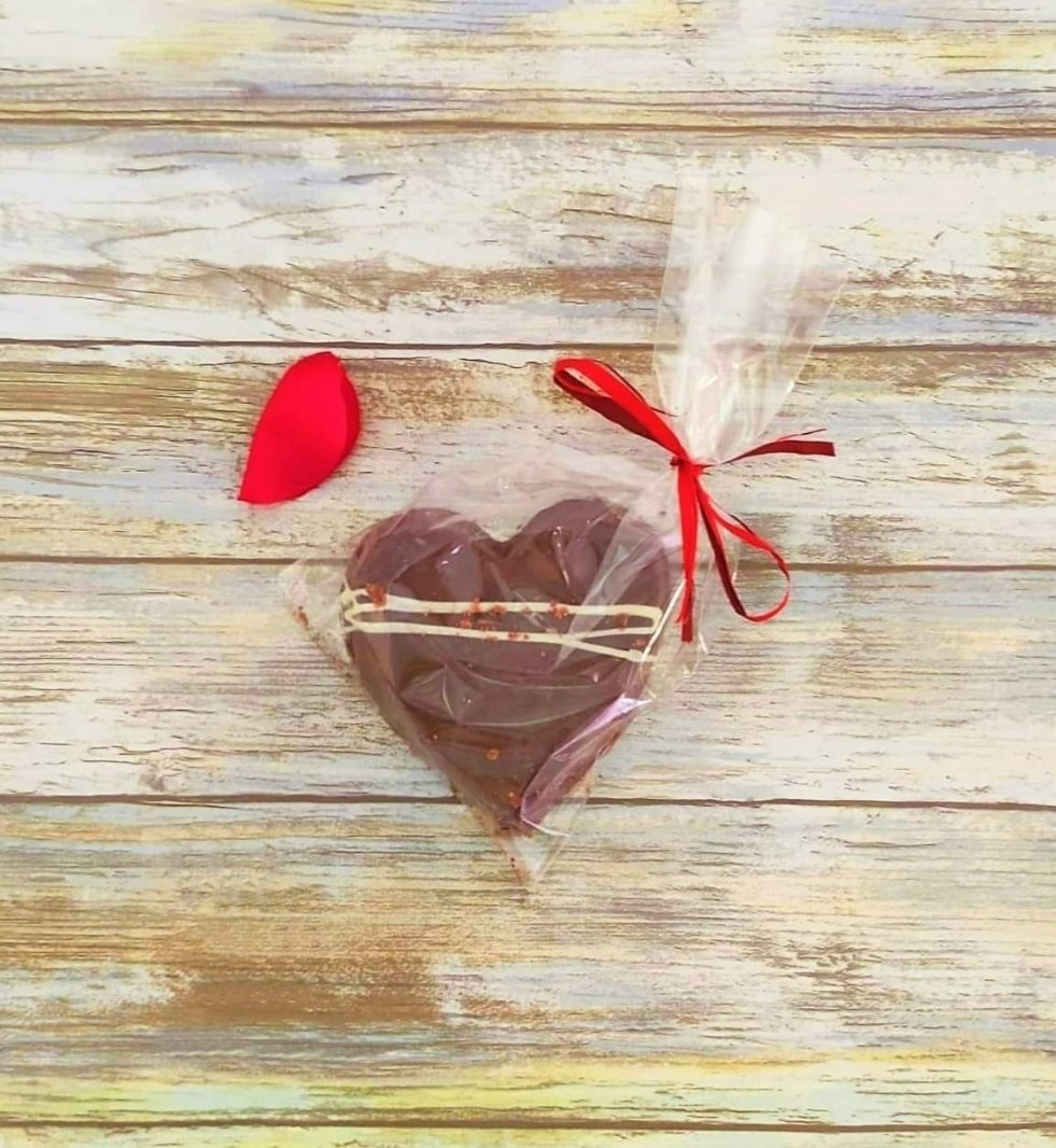 corazon-de-chocolate-negro-desayuno-a-domicilio.jpg