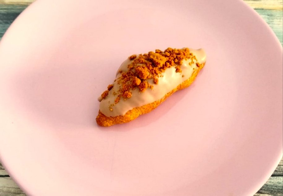 croissancito-relleno-de-lotus-desayunos-a-domicilio.jpeg