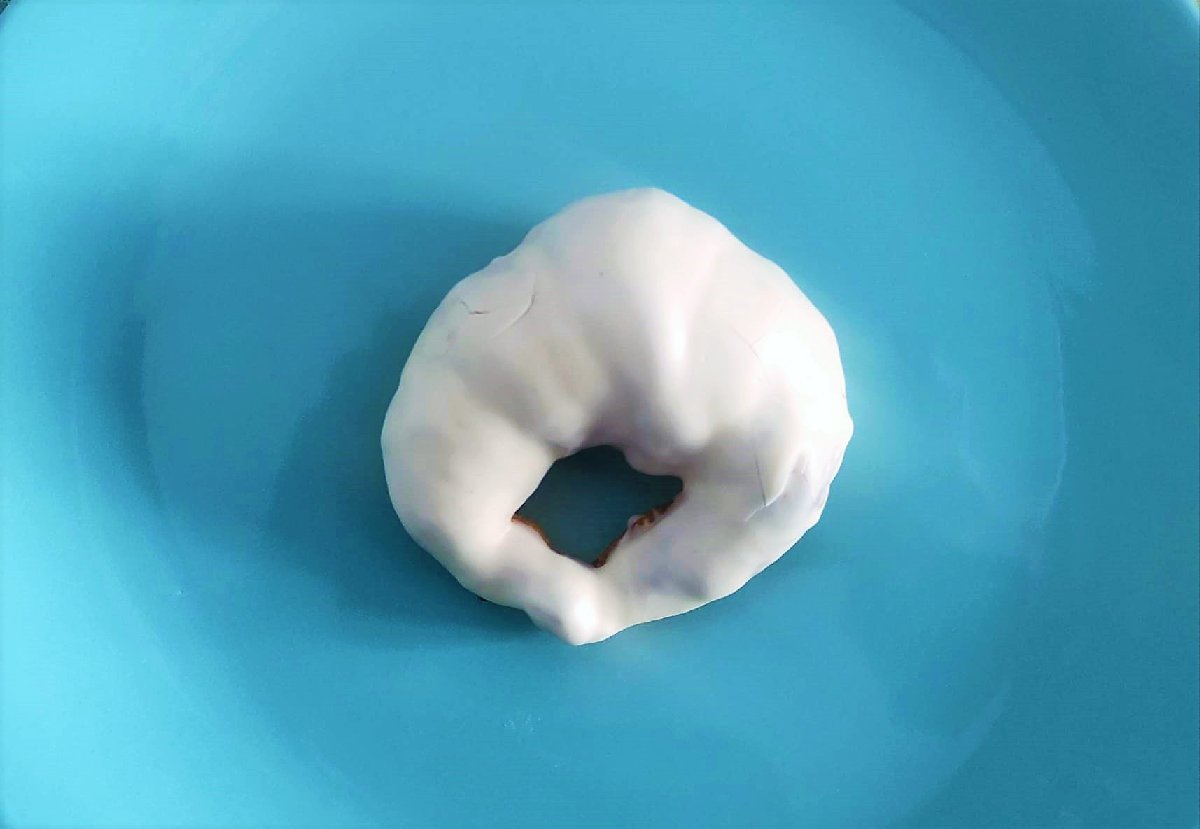 croissant-mini-cubierto-de-chocolate-blanco-desayuno-a-domicilio.jpeg