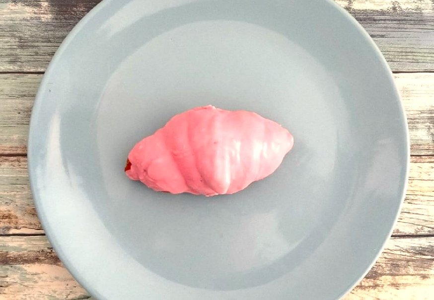 croissant-mini-cubierto-de-chocolate-rosa-desayunos-a-domicilio.jpeg