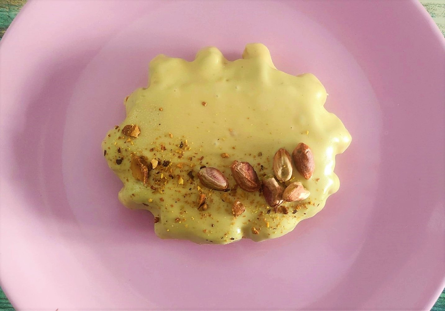 gofre-belga-con-pistachos-desayuno-a-domicilio.jpeg