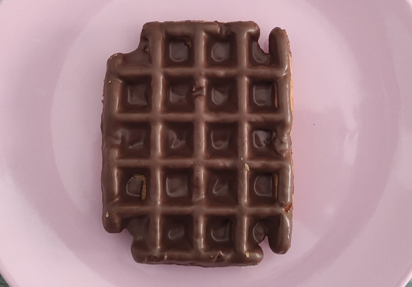 gofre-cubierto-de-chocolate-desayuno-a-domicilio.jpg