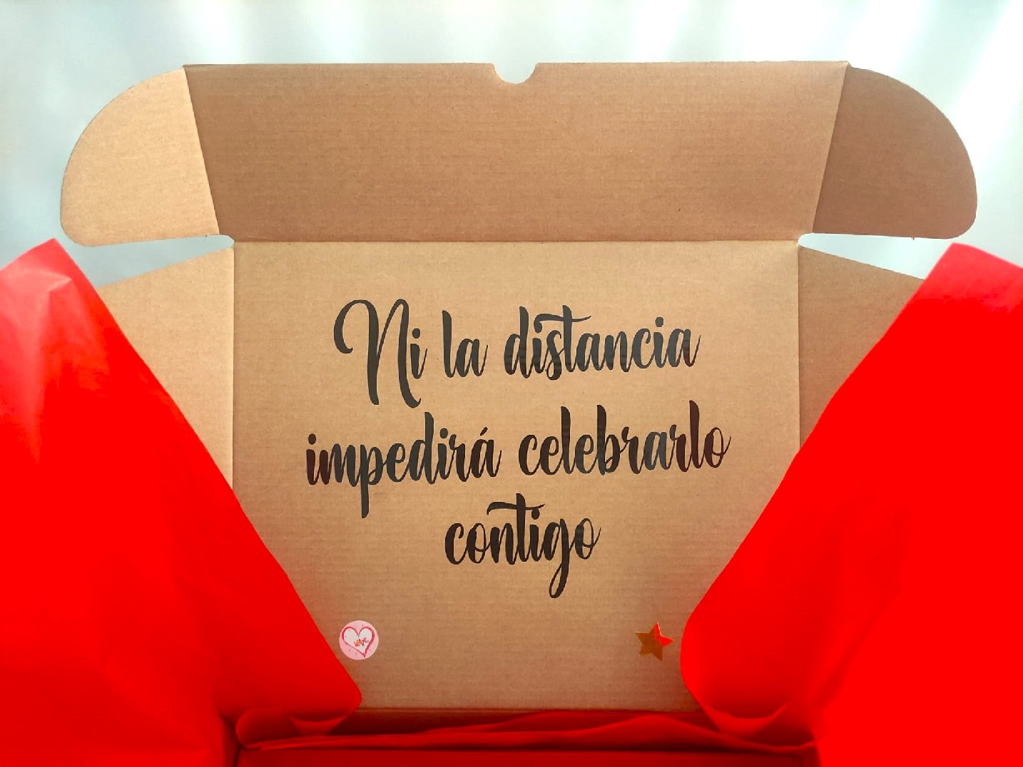 Mensaje "Ni la distancia impedirá celebrarlo Contigo"