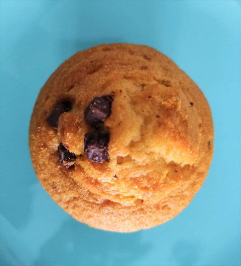muffin-con-pepitas-de-chocolate-desayuno-a-domicilio.jpg
