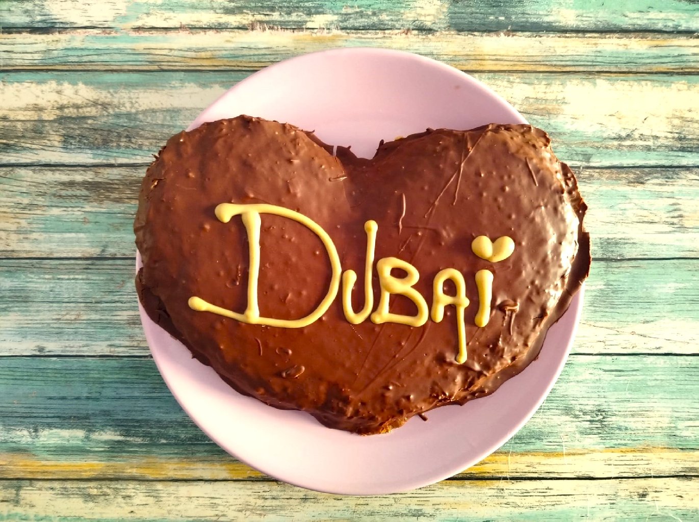 super-palmera-rellena-de-chocolate-dubai-desayunos-a-domicilio.jpeg