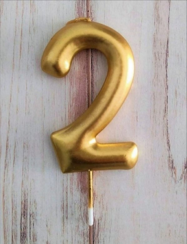 vela-dorada-de-cumpleaños-numero-dos-regalo-original.jpg