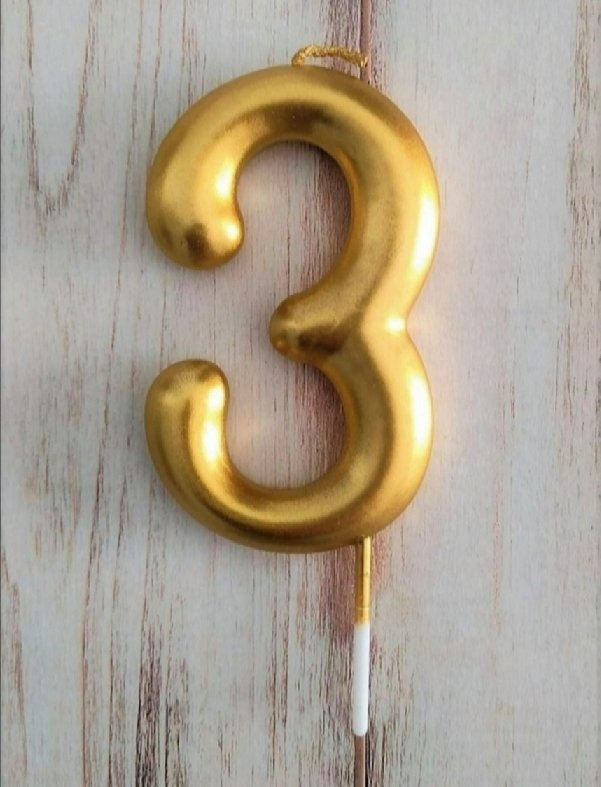 vela-dorada-de-cumpleaños-numero-tres-regalo-original.jpg
